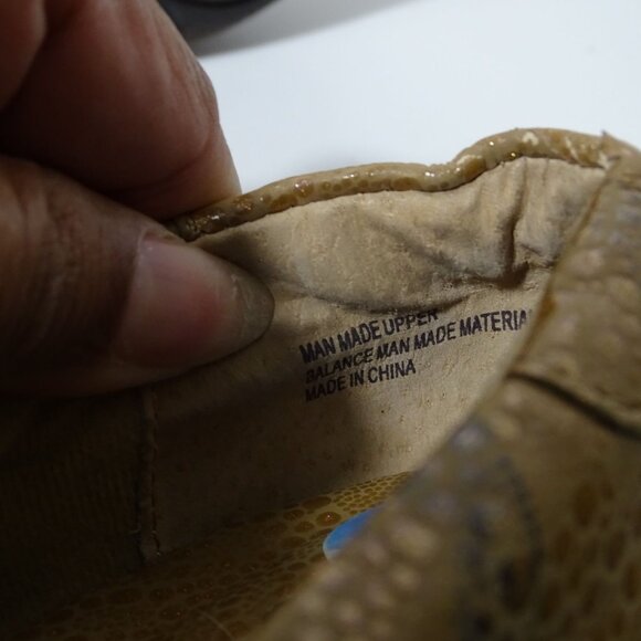 Born BOC Slip On Clogs Shoes Block Heel Women Size 7.5 Tan Faux Leather FLAW - Picture 8 of 10